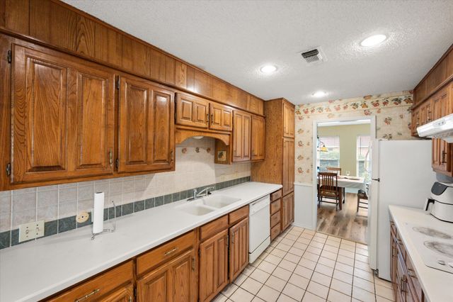 1018 Auburn Drive, Arlington, TX 76012