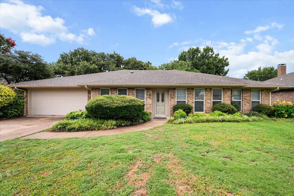 1018 Auburn Drive, Arlington, TX 76012