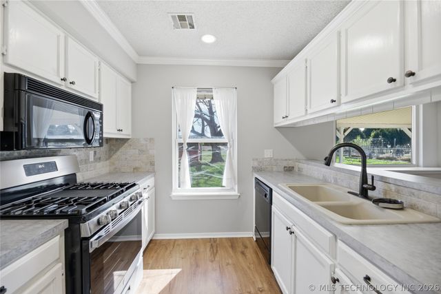 321 N Joanna Street W, Catoosa, OK 74015