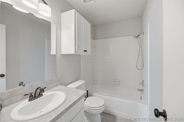 321 N Joanna Street W, Catoosa, OK 74015