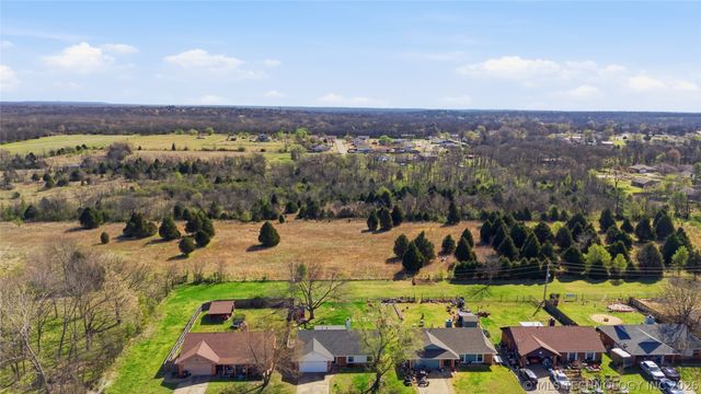 321 N Joanna Street W, Catoosa, OK 74015