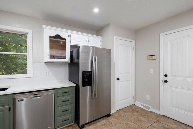 4663 S Roubidoux Place, Springfield, MO 65804