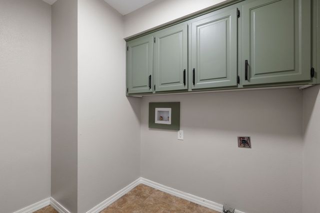 4663 S Roubidoux Place, Springfield, MO 65804
