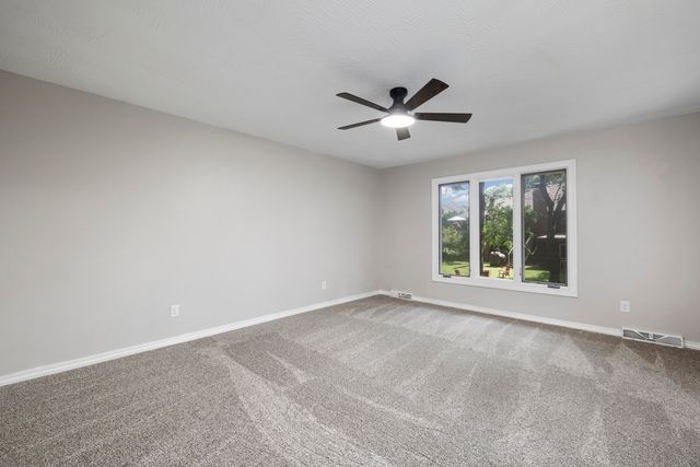 4663 S Roubidoux Place, Springfield, MO 65804