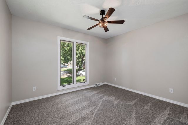 4663 S Roubidoux Place, Springfield, MO 65804