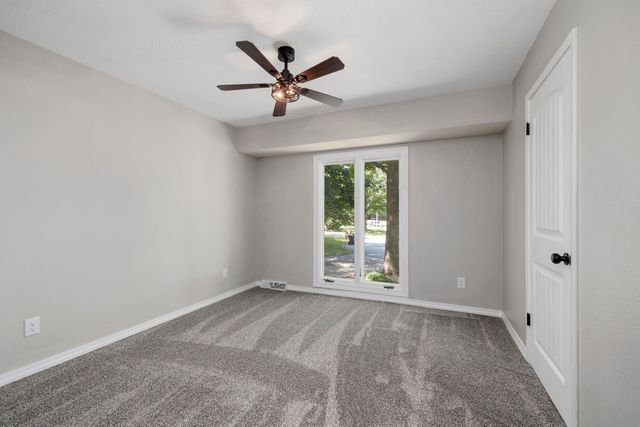 4663 S Roubidoux Place, Springfield, MO 65804