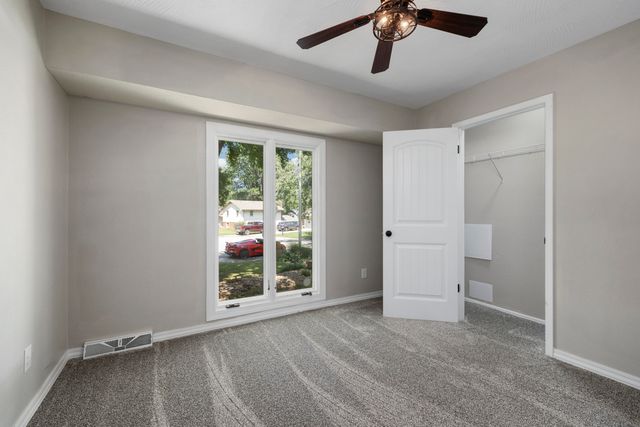 4663 S Roubidoux Place, Springfield, MO 65804