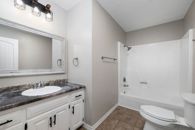 4663 S Roubidoux Place, Springfield, MO 65804