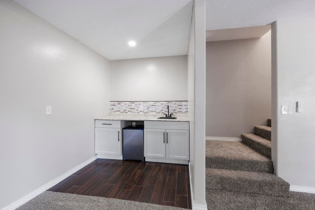 4663 S Roubidoux Place, Springfield, MO 65804