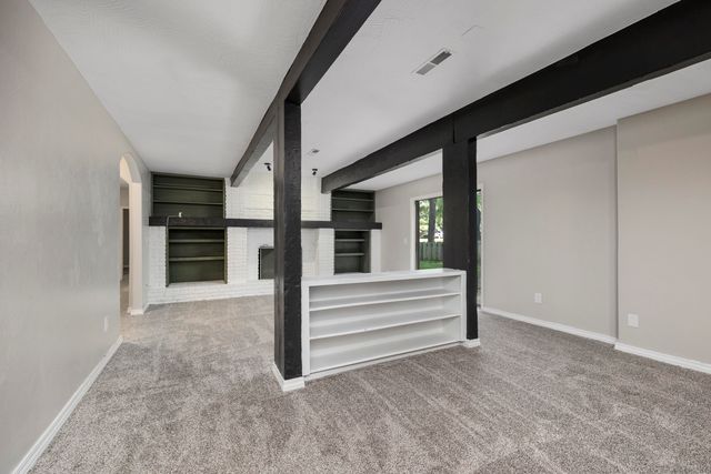 4663 S Roubidoux Place, Springfield, MO 65804