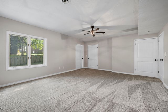 4663 S Roubidoux Place, Springfield, MO 65804
