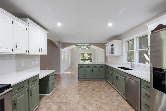 4663 S Roubidoux Place, Springfield, MO 65804