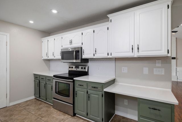 4663 S Roubidoux Place, Springfield, MO 65804