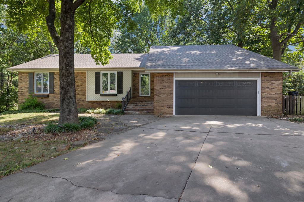 4663 S Roubidoux Place, Springfield, MO 65804