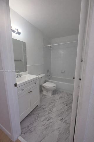 15761 SW 137 ave 202, Miami, FL 33177