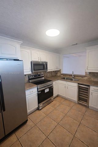 15761 SW 137 ave 202, Miami, FL 33177