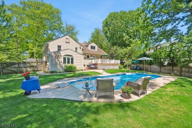 735 Radley Rd, Westfield Town, NJ 07090
