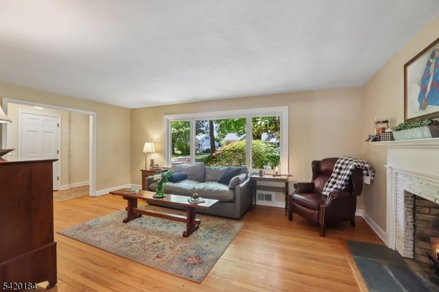 735 Radley Rd, Westfield Town, NJ 07090