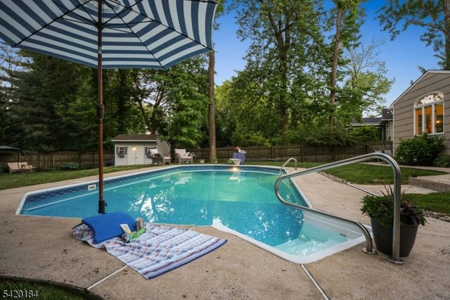 735 Radley Rd, Westfield Town, NJ 07090