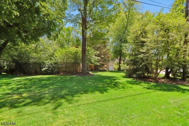 735 Radley Rd, Westfield Town, NJ 07090