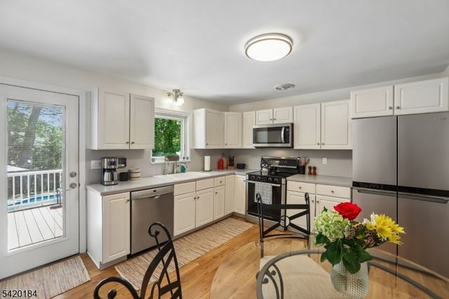 735 Radley Rd, Westfield Town, NJ 07090