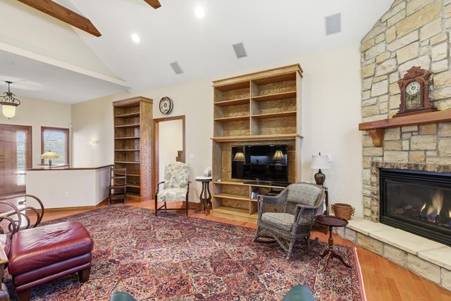 2992 W Cedarbluff Drive, Springfield, MO 65810