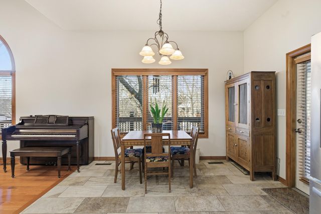 2992 W Cedarbluff Drive, Springfield, MO 65810