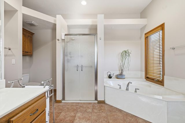 2992 W Cedarbluff Drive, Springfield, MO 65810