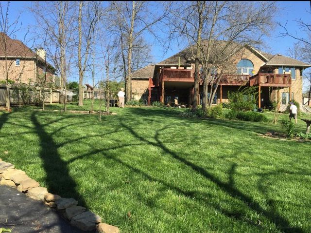 2992 W Cedarbluff Drive, Springfield, MO 65810