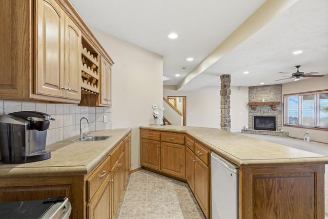 2992 W Cedarbluff Drive, Springfield, MO 65810