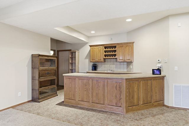 2992 W Cedarbluff Drive, Springfield, MO 65810