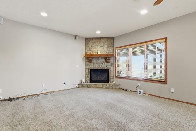 2992 W Cedarbluff Drive, Springfield, MO 65810