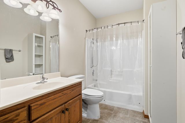 2992 W Cedarbluff Drive, Springfield, MO 65810