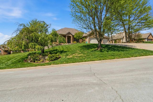 2992 W Cedarbluff Drive, Springfield, MO 65810