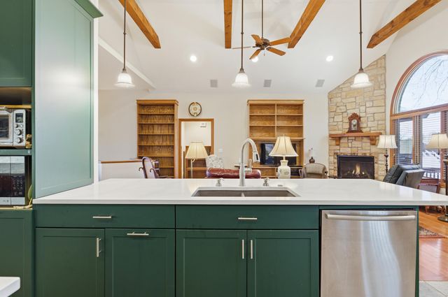 2992 W Cedarbluff Drive, Springfield, MO 65810