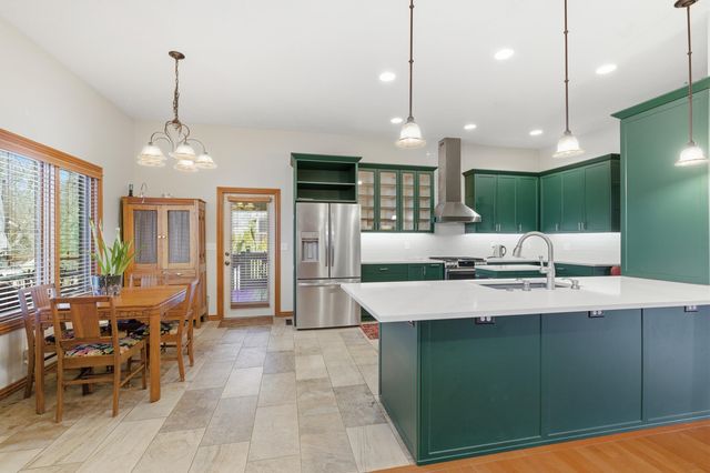 2992 W Cedarbluff Drive, Springfield, MO 65810