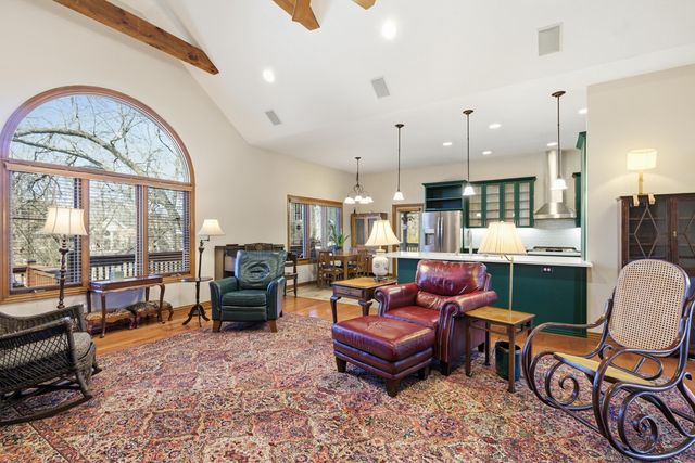 2992 W Cedarbluff Drive, Springfield, MO 65810