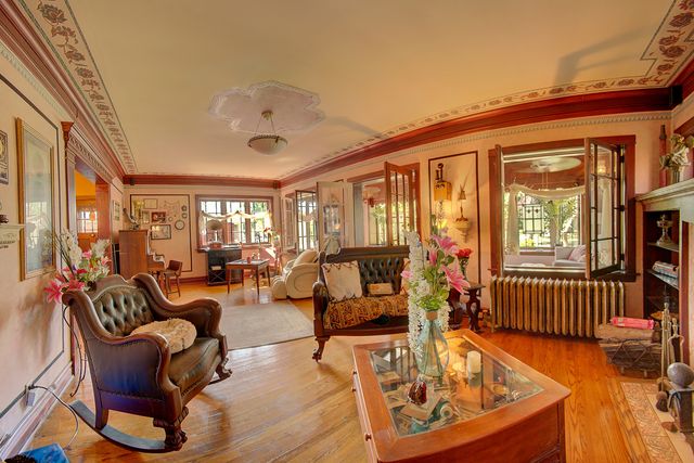 10127 S Hoyne Avenue, Chicago, IL 60643