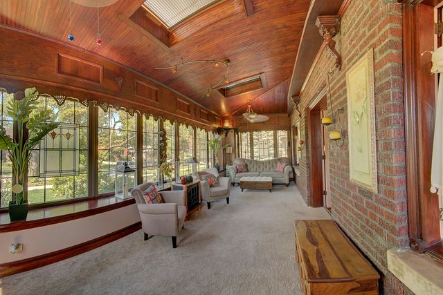 10127 S Hoyne Avenue, Chicago, IL 60643