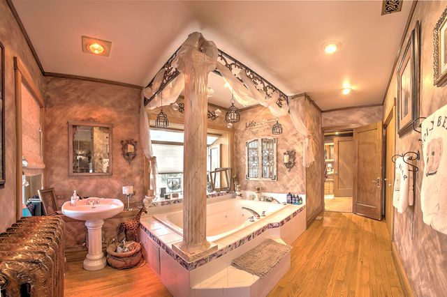 10127 S Hoyne Avenue, Chicago, IL 60643