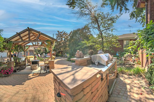 10127 S Hoyne Avenue, Chicago, IL 60643