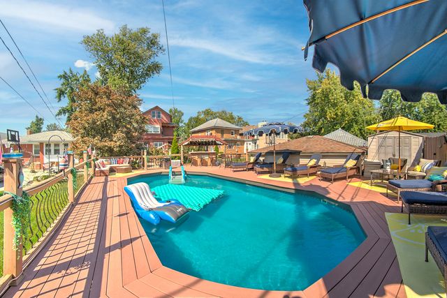 10127 S Hoyne Avenue, Chicago, IL 60643