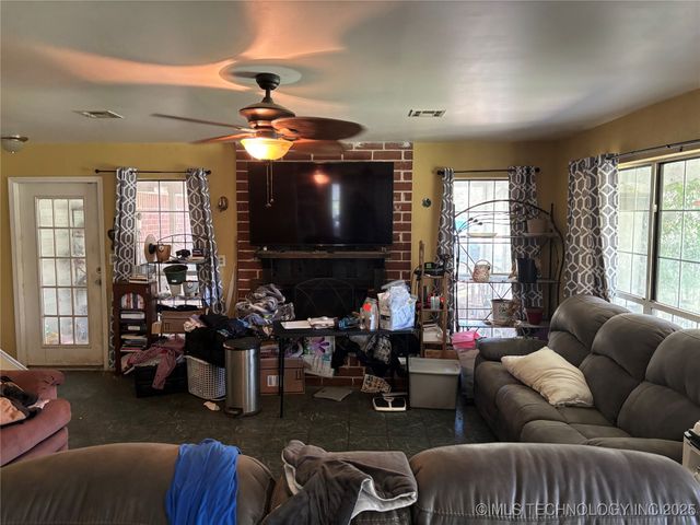 19450 E Acorn Road, Claremore, OK 74017