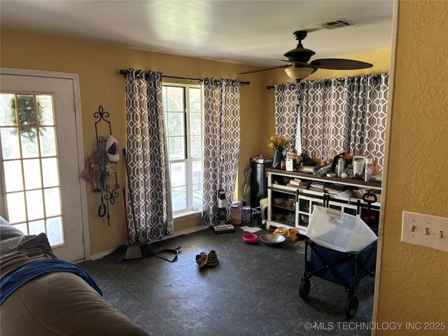 19450 E Acorn Road, Claremore, OK 74017