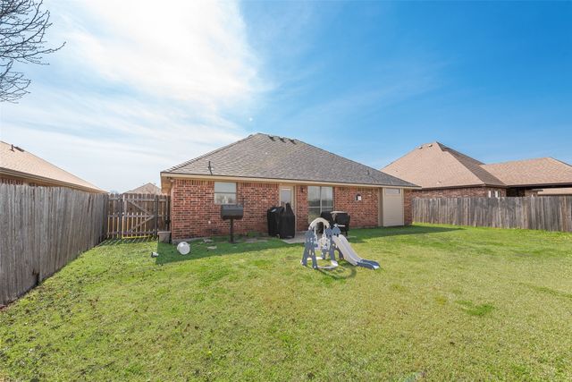 106 Hanover Avenue, Palmer, TX 75152