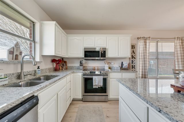 106 Hanover Avenue, Palmer, TX 75152