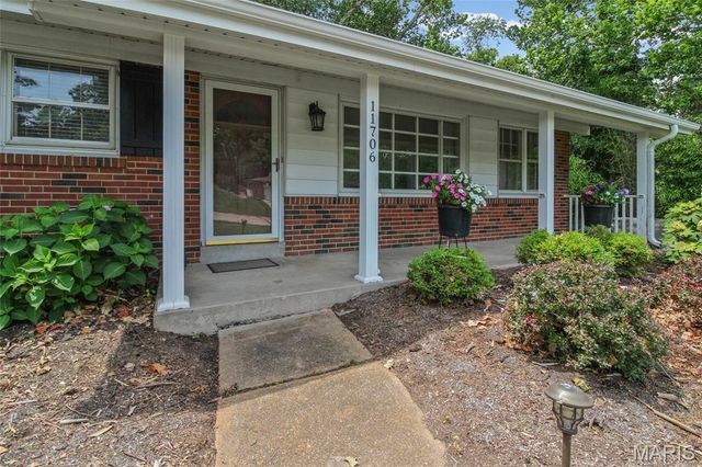 11706 Doverhill Drive, Sunset Hills, MO 63128