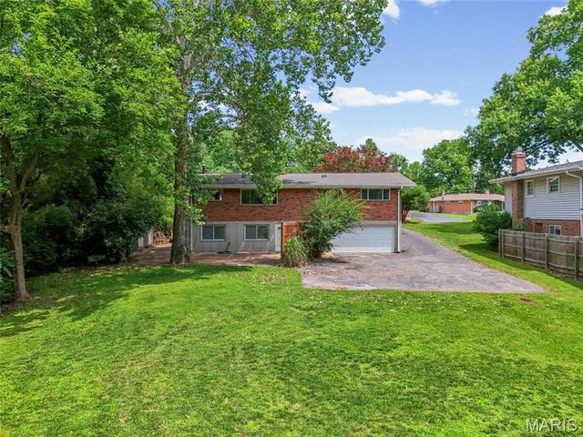 11706 Doverhill Drive, Sunset Hills, MO 63128