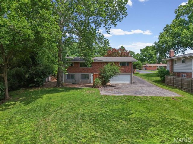 11706 Doverhill Drive, Sunset Hills, MO 63128