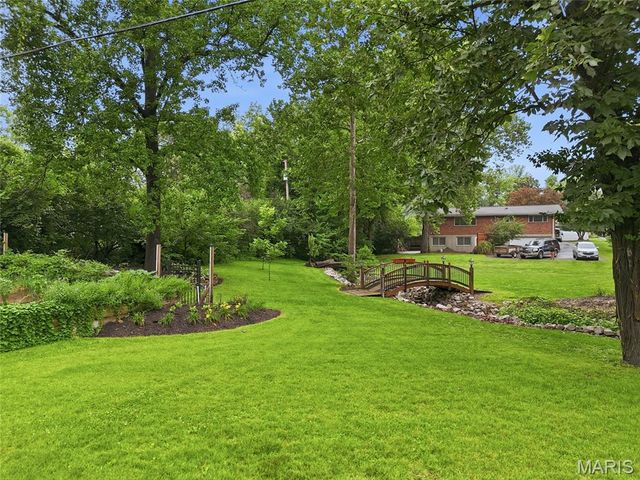 11706 Doverhill Drive, Sunset Hills, MO 63128